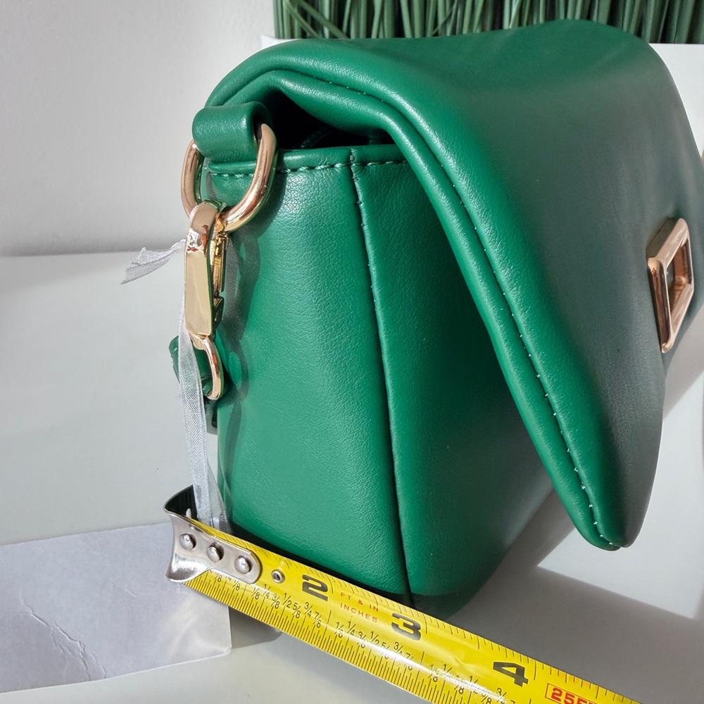 David Jones Green Leather Crossbody Bag Gold Hardware Adjustable Strap NEW - Picture 10 of 11